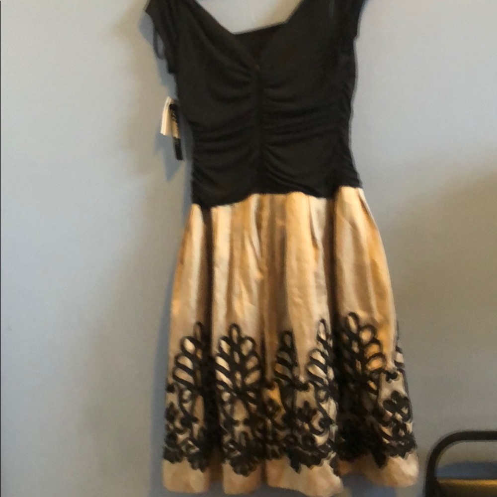 Woman dress - Picture 1 of 6